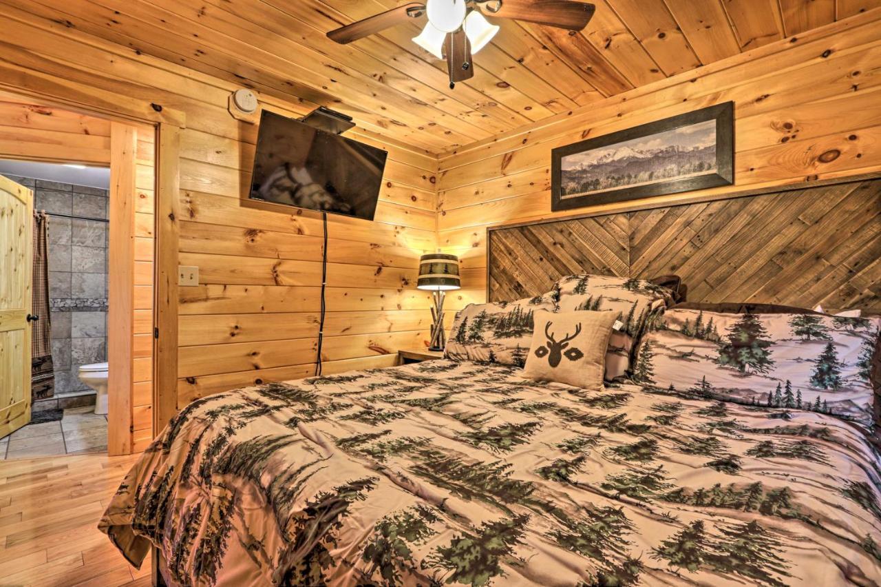 Luxe Cabin With Hot Tub, Theater, Pool Table, Arcade Pigeon Forge Ngoại thất bức ảnh
