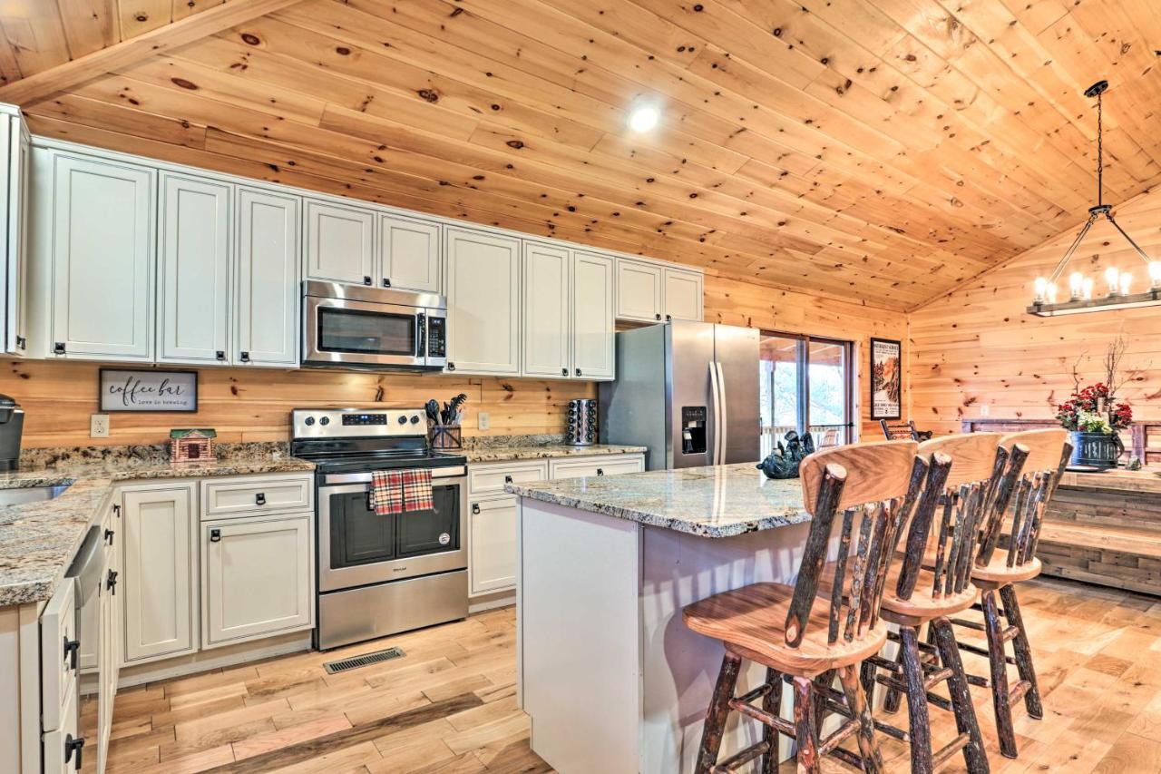 Luxe Cabin With Hot Tub, Theater, Pool Table, Arcade Pigeon Forge Ngoại thất bức ảnh